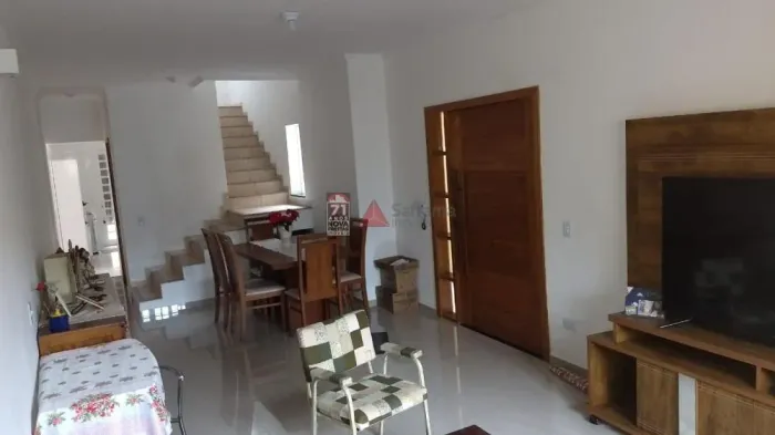 Casa à venda com 3 dormitórios e 2 vagas ? Completa e aconchegante!