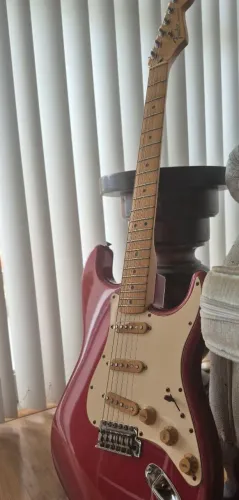 Fender Standard-Candy Aple Red- MiM