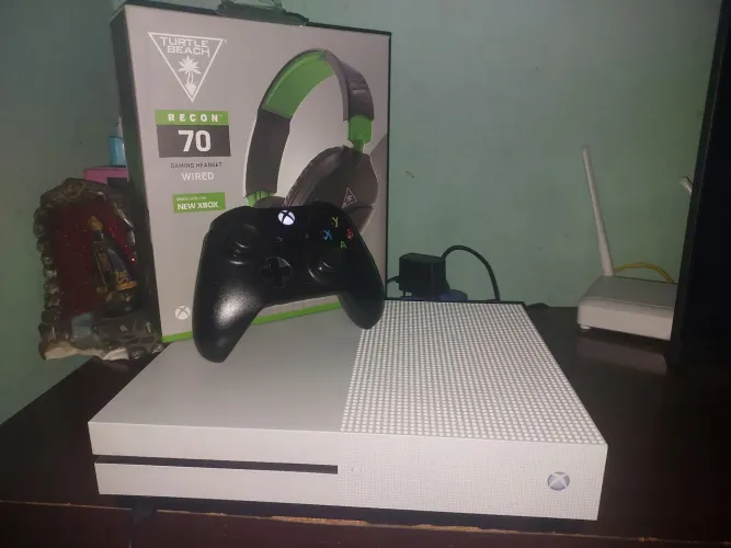 Xbox One S 1TB + Headset Turtle Beach Recon 70 + 2 Jogos + Controle + Caixa - Impecável!