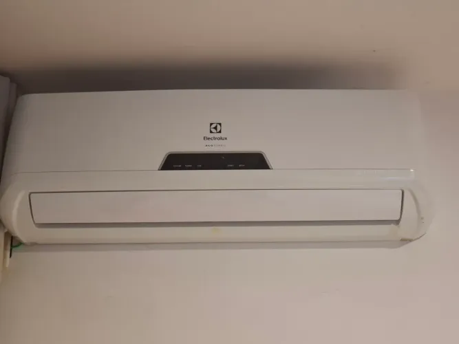 Ar Condicionado Split Electrolux 9000 BTUs (Frio) - 220V