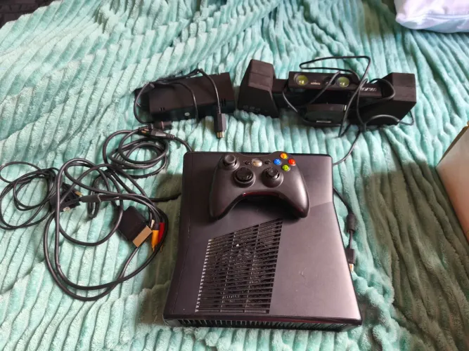Vendo Xbox 360 slim desbloqueado