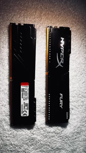 2 módulos de memória RAM Kingston HyperX FURY DDR4 8G (cada)