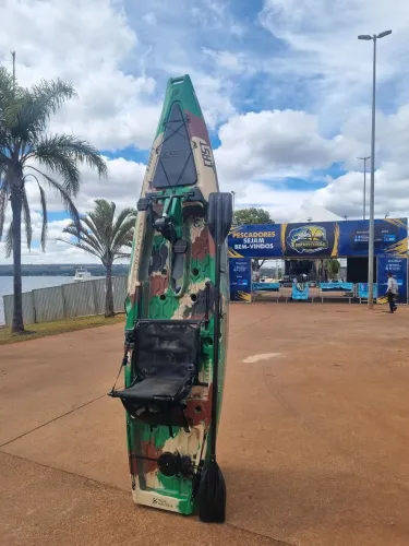 Caiaque para pesca e lazer.