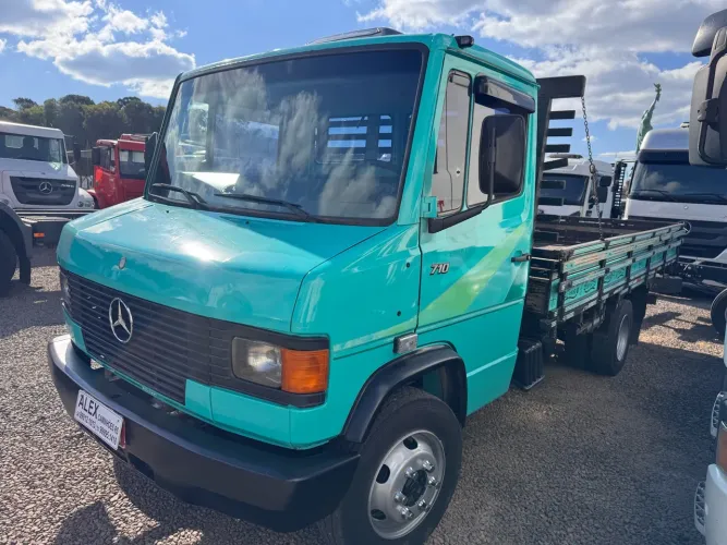 710 ano 1998 com Ar condicionado