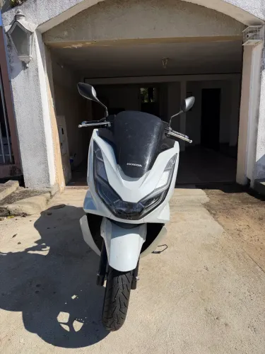 Honda PCX DLX - Apenas 4.800KM - 2023