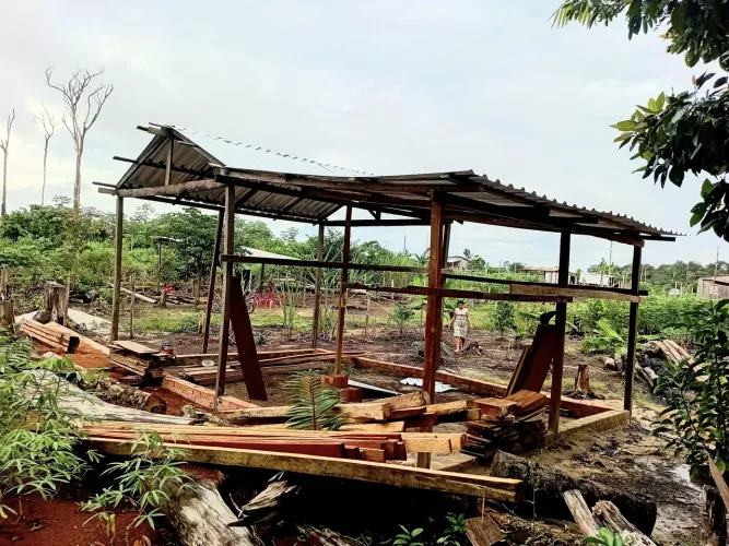 Terreno com casa em construçao.tm 20×40 de esquina