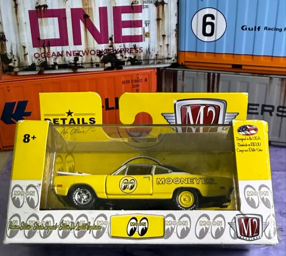 M2 Machines - Muscle Car "Mooneyes" (Amarelo)