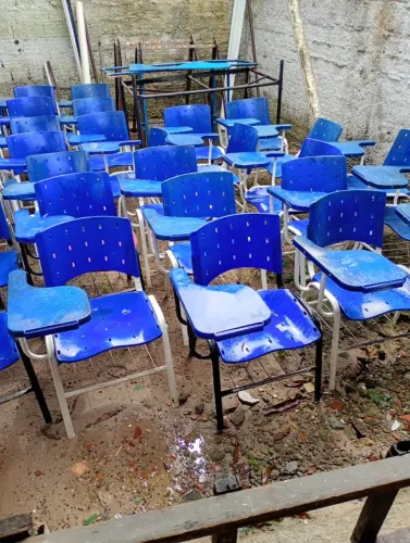 Cadeiras escolares em ótimo estado, preço a combinar