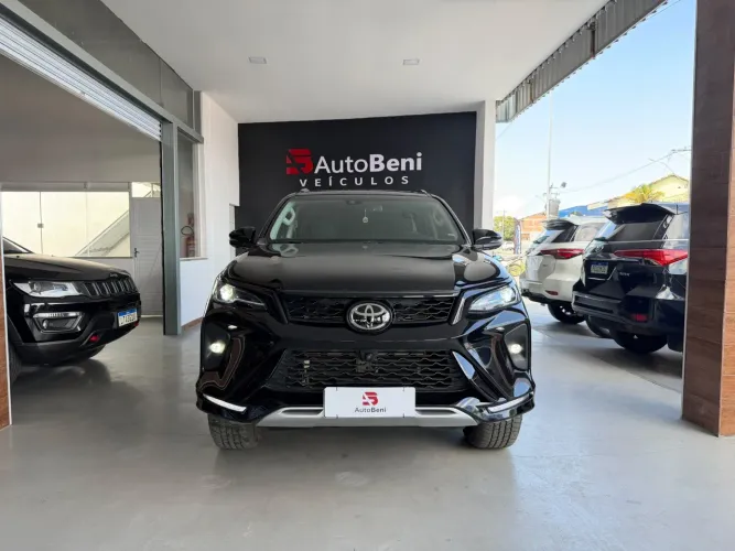 Toyota Hilux SW4 SRX Plat. 4X4 2.8 TB Die. Aut. 2025