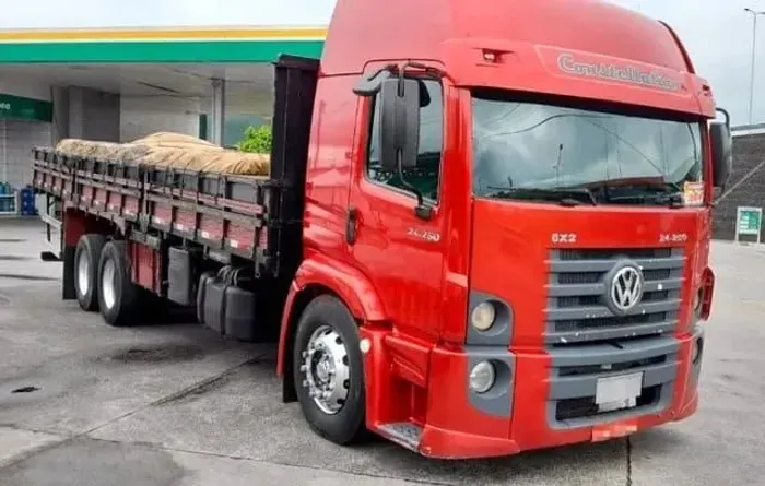 VOLKS 24250 TRUCK CARROCERIA    VOM DIVIDA 