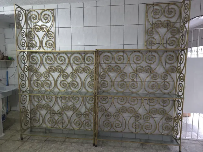 Prateleira de Ferro com Vidro Temperado - Alta e Resistente