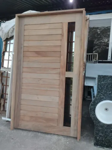 Porta pivotante nova zerada com a forra já lagura 1.20 altura 2.10 WhatsApp *71