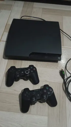 Ps3 com 2 controles