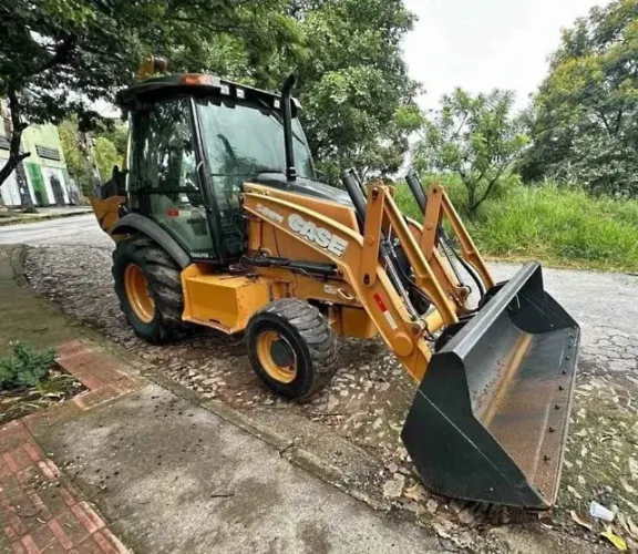 Retroescavadeira Case 580n ano 2013