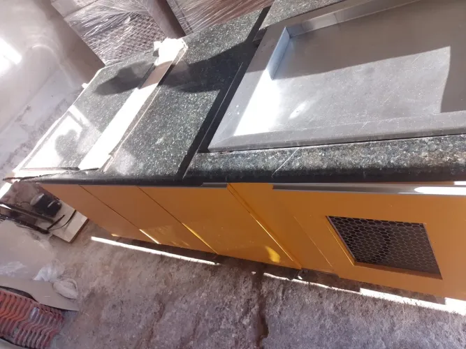 Balcão com refrigerador