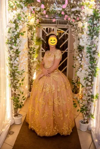 Vestido dourado 15 anos debutante