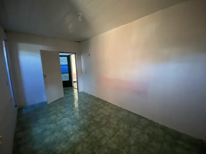 ALUGA-SE APARTAMENTO NO CENTRO