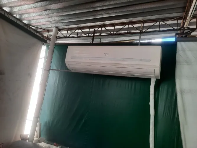 AR CONDICIONADO SPLINGER MIDEA GIGANTE 29.000 BTUS 220V TENHO DOIS UM FUNCIONANDO  TOP