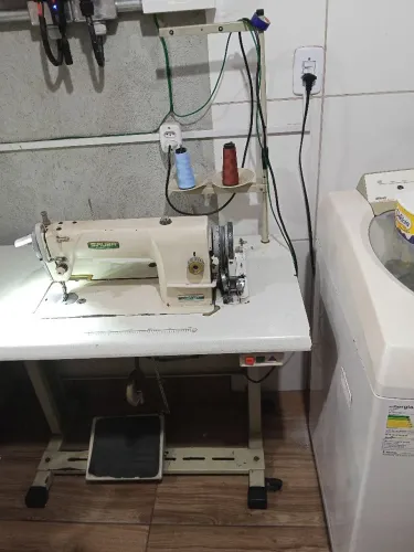Vendo máquina reta siruba só pegar e trabalhar