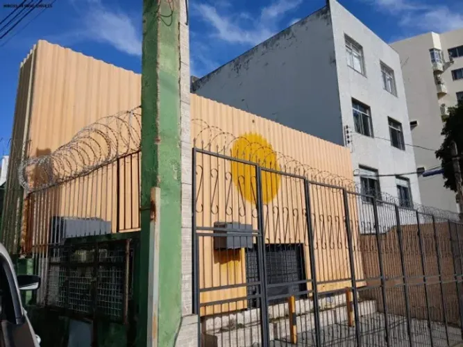 Prédio para Venda com 300m2 em Candeal-Salvador-BA