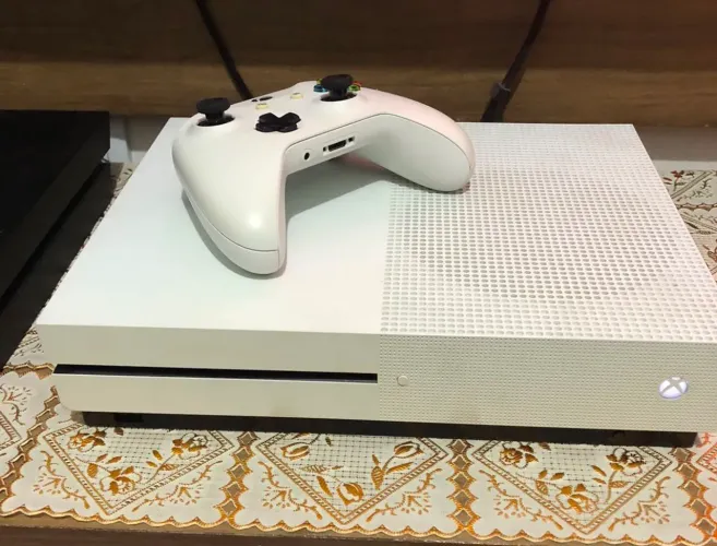 Xbox One S - 1TB