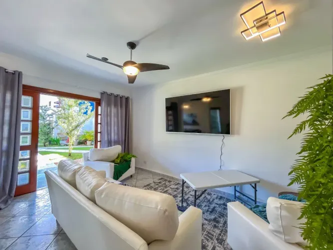 Village com 4 dormitórios à venda, 164 m² por R$ 3.300.000 - Riviera - Módulo 28 - Bertiog
