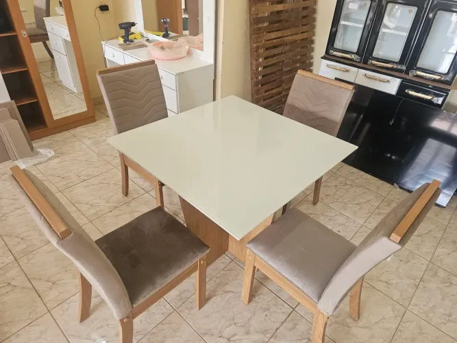 Mesa de vidro e MDF NOVA