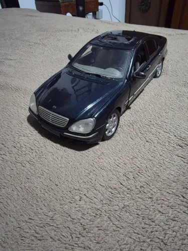 Mercedes s class 1998 maisto 1:18 leia o anuncio