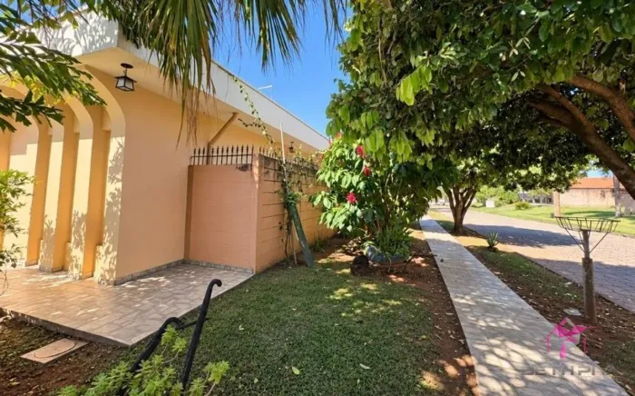 Casa Ampla com 3 Dormitórios, Área Gourmet e Excelente Localização no Cidade Jardim Pirass