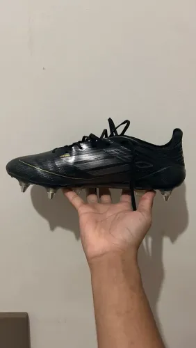 CHUTEIRA F50 ADIDAS PROFISSIONAL, MODELO TRAVA MISTA
