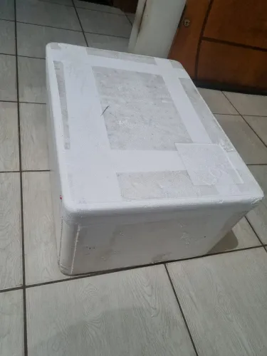 Vendo caixa de isopor grande