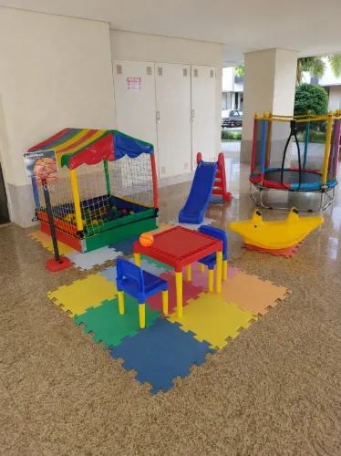 Espaço baby completo piscina de bolinhas pula pula etc..