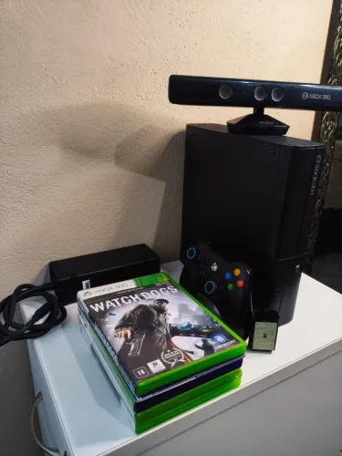 XBOX 360 E 2015 / SUPER SLIM ? 500GB DESTRAVADO + KINECT ? DESTRAVADO ?