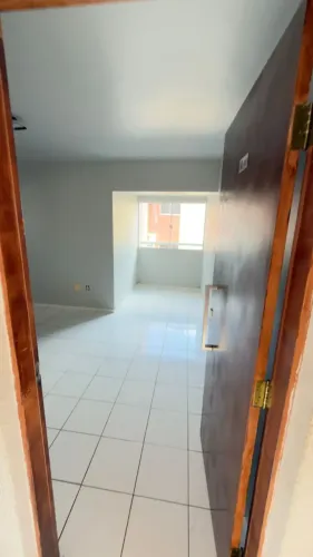 Alugo apartamento reformado no Segundo andar - na Avenida Bahia - Chácara Brasil - avarand