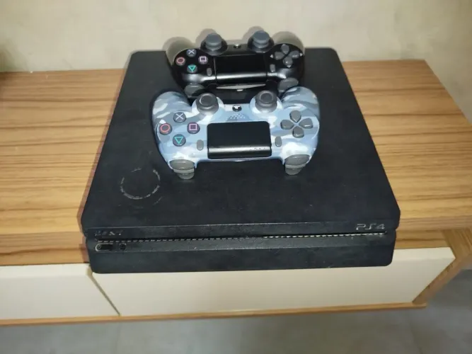 Ps4 1 tera , 2 controles 