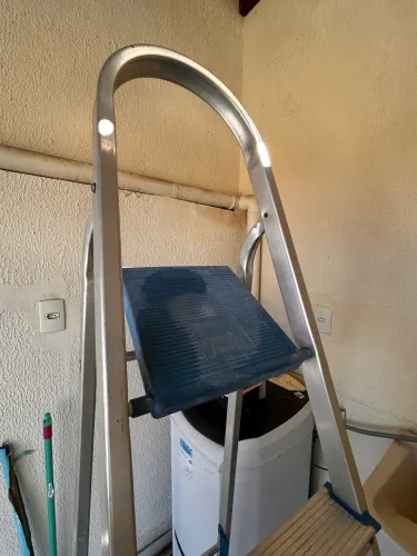 Escada 6 degraus marca mor - excelente estado