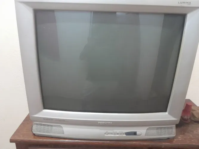 Vendo TV sempre tolhida de tubo preço de desapego