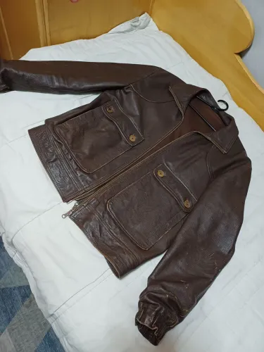 Jaqueta de couro marrom bomber