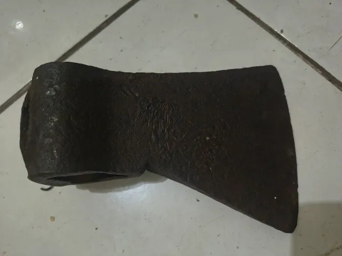 Cabeça de machado antigo COROA Timbre ferro forjado legítimo antigo