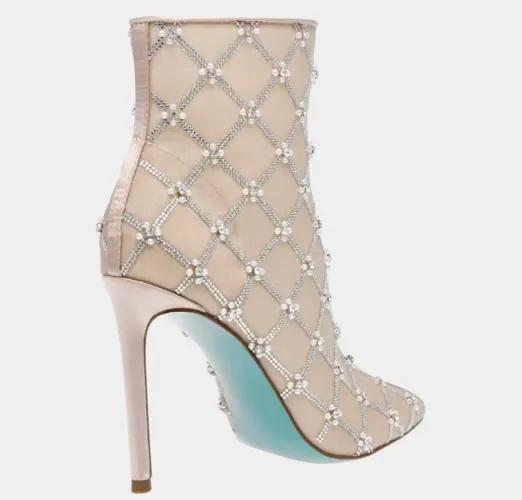 bota modelo Larkk da marca Betsey Johnson. Importada 