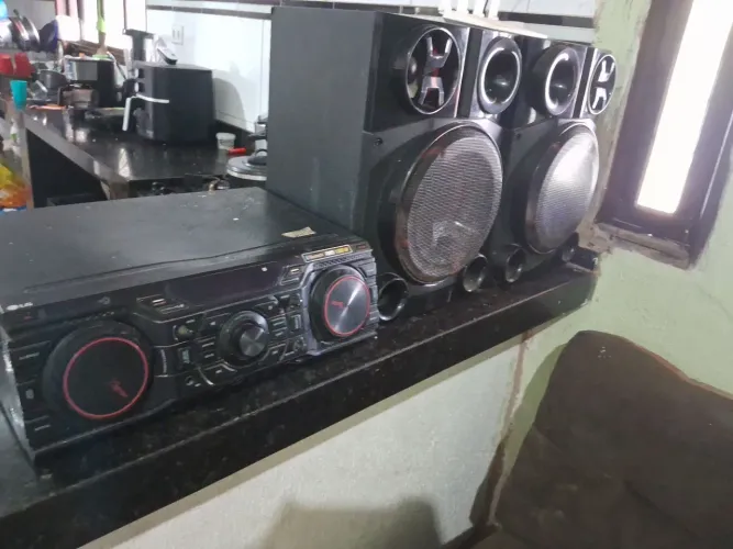 Aparelho de som LG 1800 w , porém parou de funcionar e nao pretendo consertar.