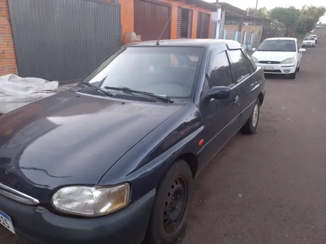 Ford Escort GL 1.8i 16V 4P 2000