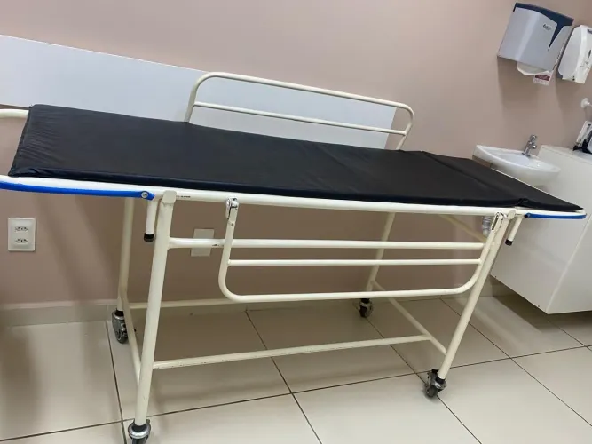 Vendo maca hospitalar
