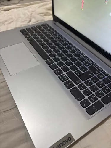 Notebook Lenovo IdeaPad 1 15IAU7 - Menos de 1 ano de uso 