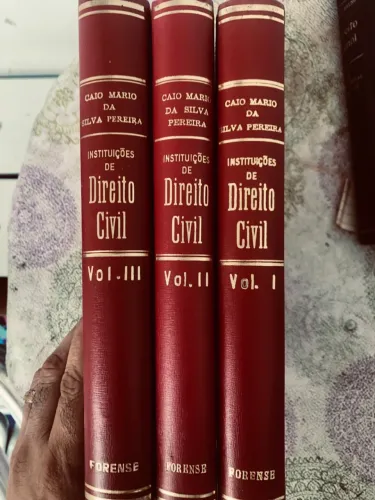 Vendo doutrina de direito civil e penal
