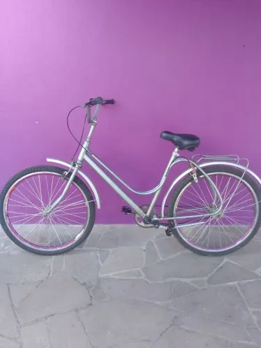 Vendo essa bicicleta inteirinha anda muito bem só buscar em Canoas não entrego 400 reais