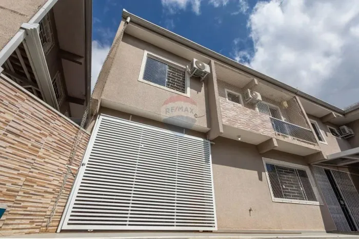 Sobrado à venda no Fazendinha Semimobiliado