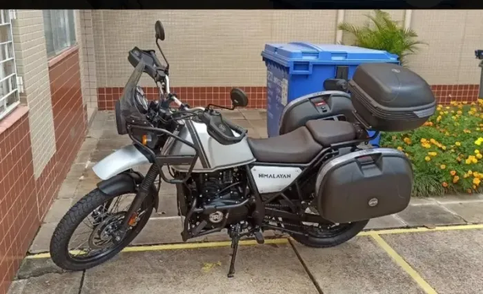 Royal Enfild Himalayan 411 Com Diversos Assessórios + 3 Bauletos 1 Traseiro e 2 Laterais