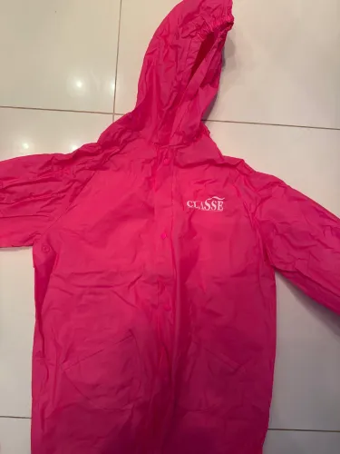 Capa de chuva de plástico rosa para criança