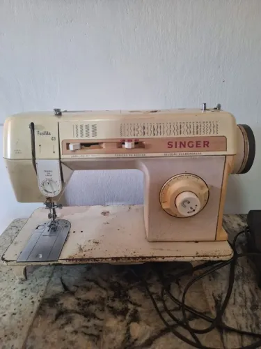 MAQUINA DE COSTURA SINGER FACILITA 43